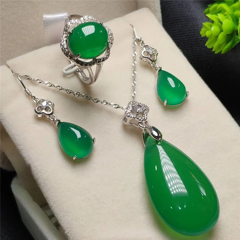 Женский ювелирный комплект из колье браслета и сережек серебра 925