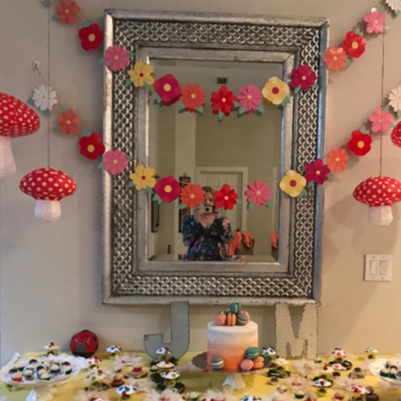 

Большая Бумажная лампа в форме гриба используется для украшения дня рождения, праздничных украшений и придания атмосферы