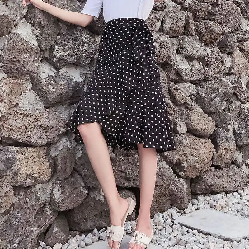 Женская офисная юбка в горошек цельная приталенная с запахом и поясом винтажном