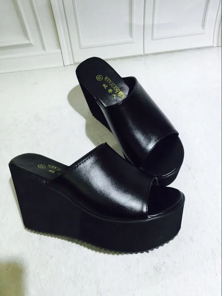 Новая темпераментная черная замшевая тапочка на платформе пикантная модная