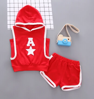 

Жилет для мальчиков костюм из двух предметов Топ без рукавов с капюшоном и надписью «Fresh» и укороченные штаны с эластичной резинкой на талии