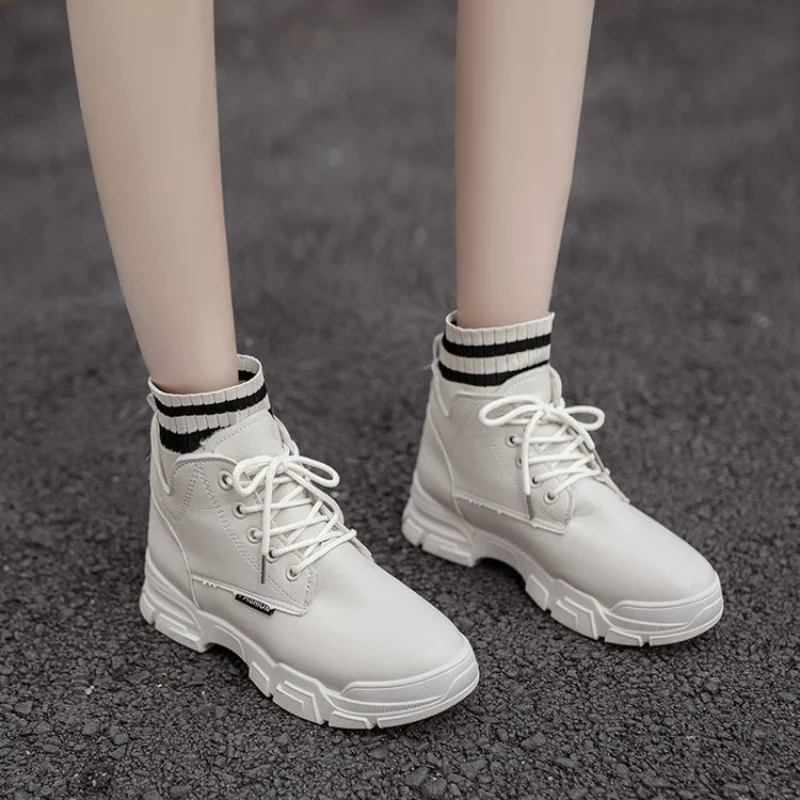 

Новинка 2021, осенне-зимние Ботинки Martin, женская обувь, женские сапоги в Корейском стиле, дикие британские короткие сапоги, размер 35-40, стильны...