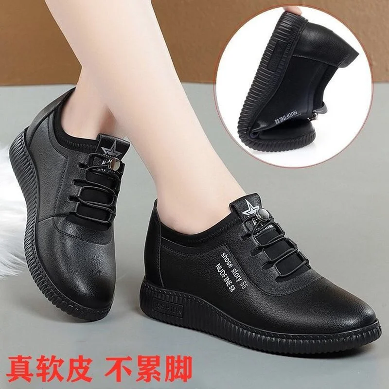 

Soft leather soft bottom new mother shoes comfortable flat non-slip spring and autumn middle-aged and elderly casual shoes