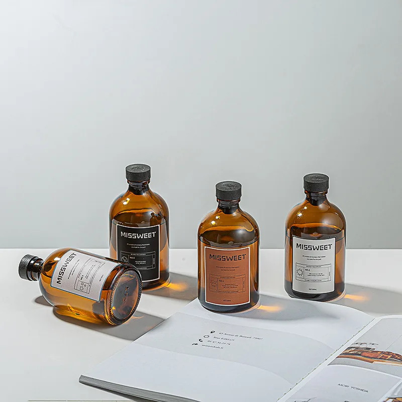 

Фотоэлемент с коричневой стеклянной бутылкой и черными палочками, 100 мл, 1 шт., аксессуары для украшения дома