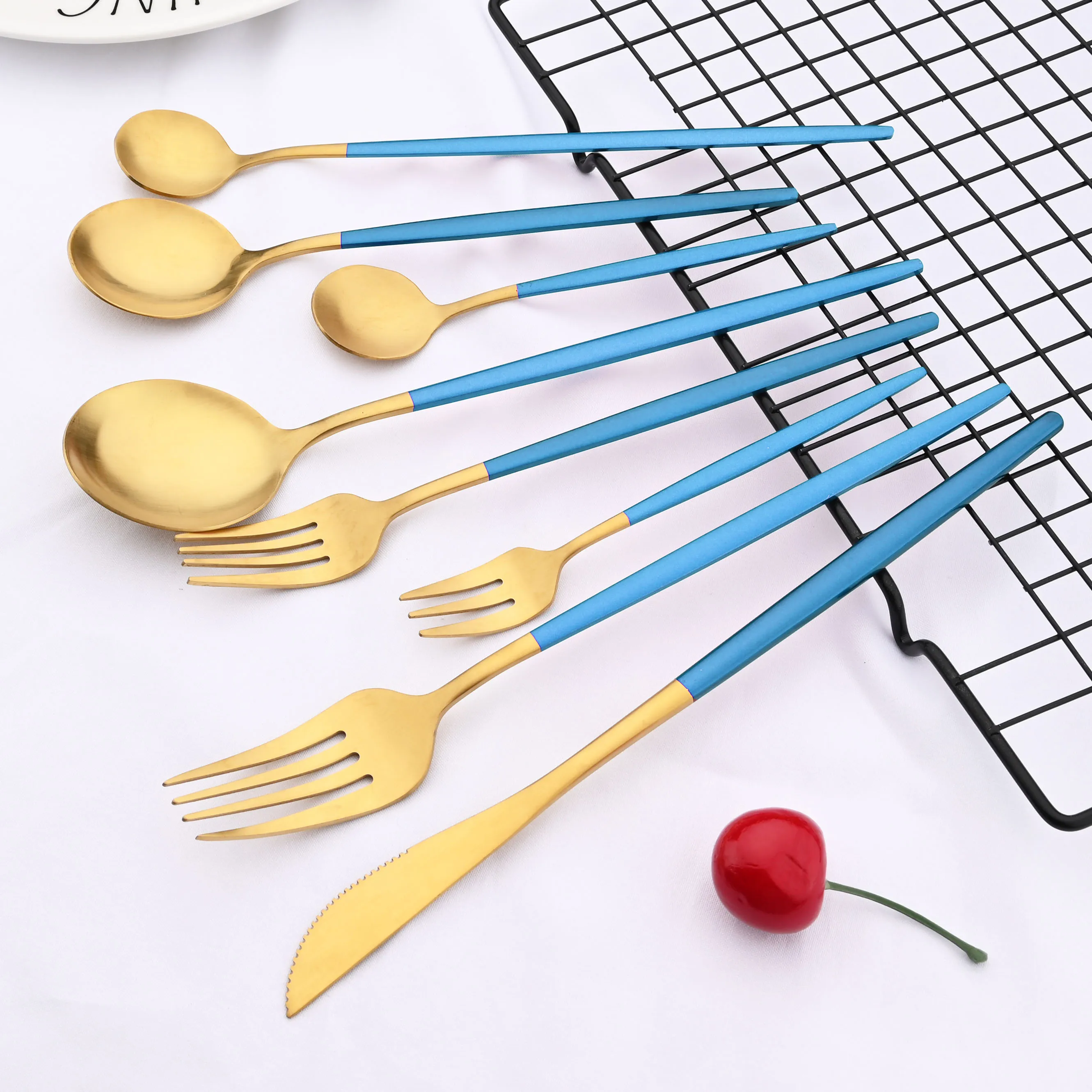 Набор столовых приборов из нержавеющей стали цвет синий/золотой | Дом и сад