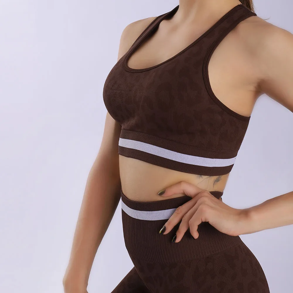 

New Sexy Leopard Seamless Exercise Fitness Hip Lifting And Body-Building Yoga Bra Suit Two Piece Set