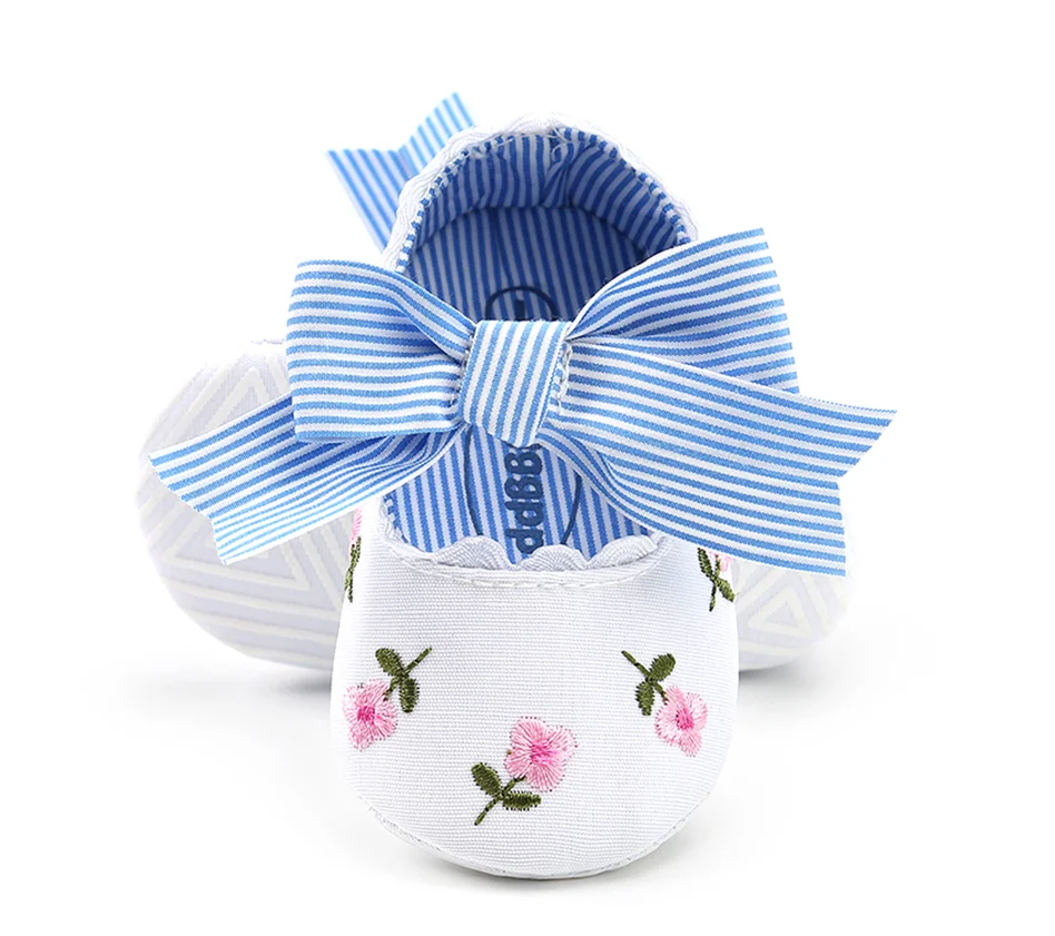 

Newborn Baby Girls Crib Shoe Anti-slip Soft Sole Flat Shoes Flower Embroidery Casual Shoes Cute Bowknot First Walker Prewalker