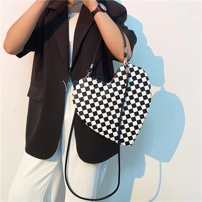 

2021 Luxury Large Women Shoulder Bag White Plaid Heart Shaped Designer Cute Handbags Fashion Pu Leather Crossbody Bags