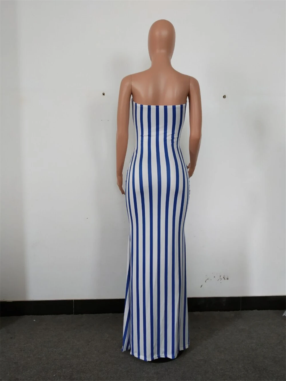 Летнее женское платье в полоску без бретелек с завязками вырезами бодикон макси