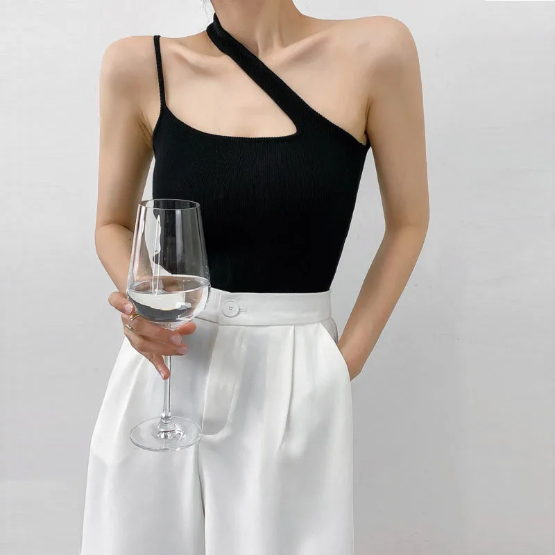 

Майка женская Трикотажная асимметричная с открытыми плечами, пикантный жилет без рукавов и бретелек, однотонный укороченный топ, на лето