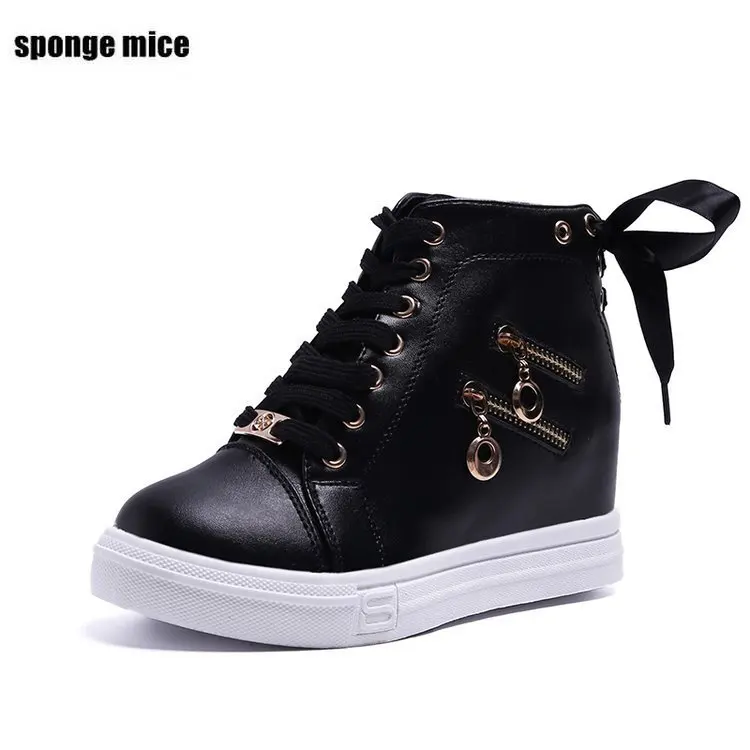 Новинка женская обувь на танкетке резиновая с перфорацией типа броги кожаные