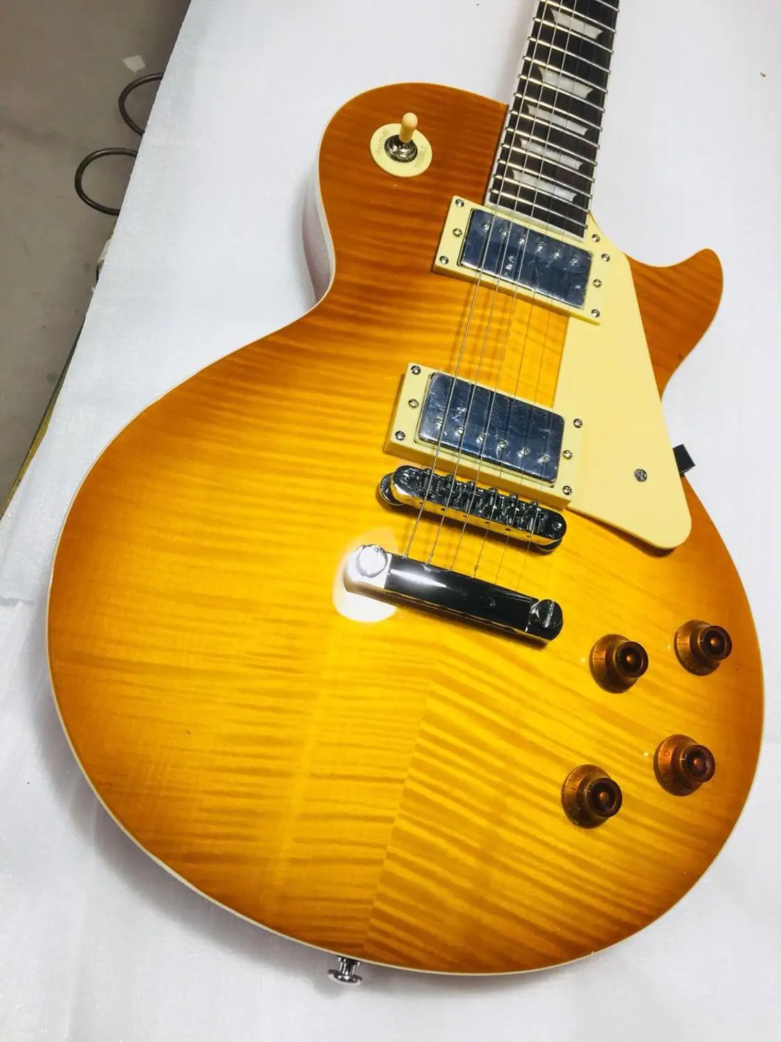 

Mahogany + maple guitar G electric guitar LP Style guitar