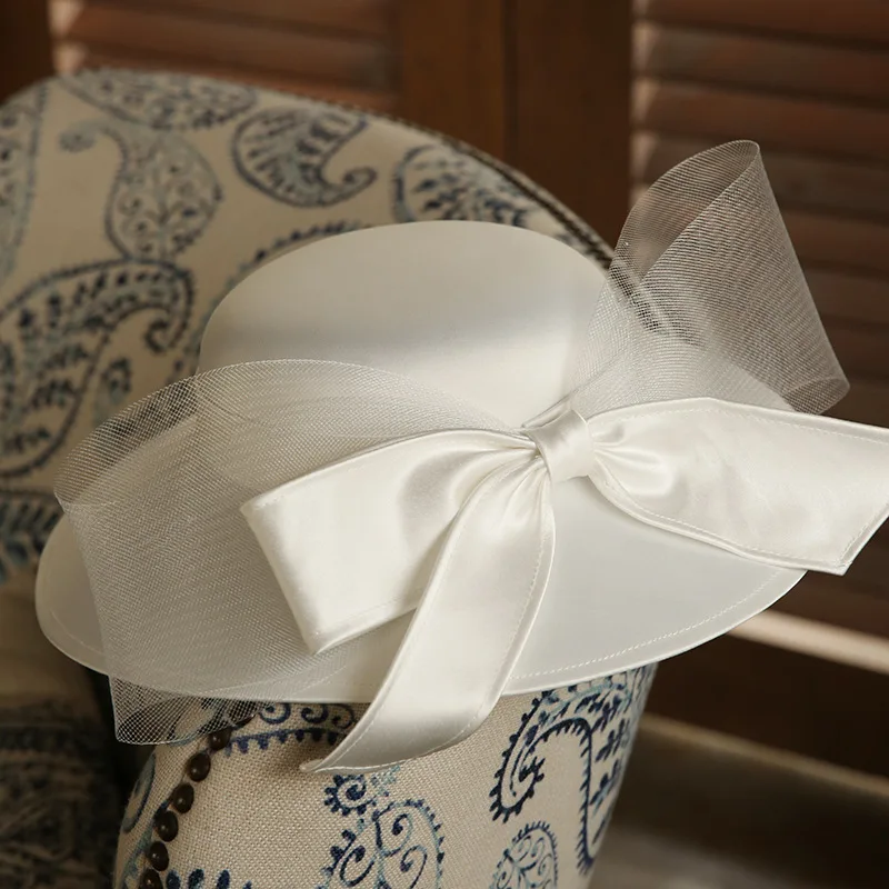 

2022 French Retro Elegant Contracted Big Bowknot Hat Modelling Satin White Photograph Wedding Dress Accessories