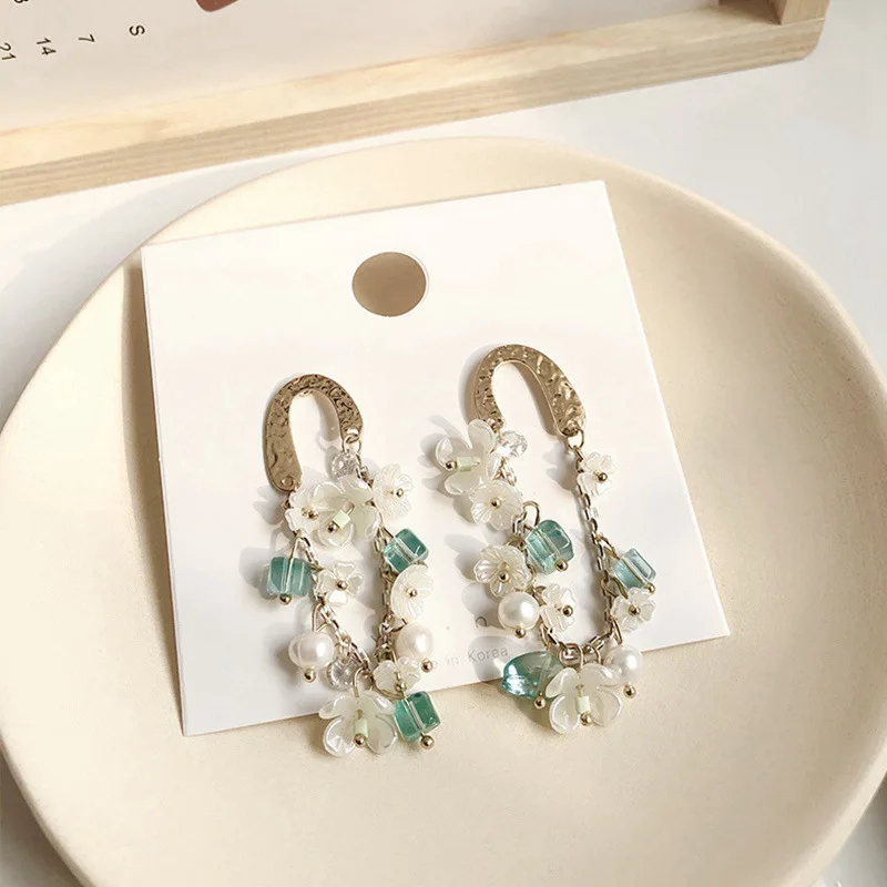 Новинка элегантные серьги-подвески в виде цветка жемчуга металла длинной