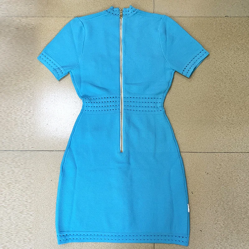 

Женское трикотажное платье-футляр с V-образным вырезом и коротким рукавом