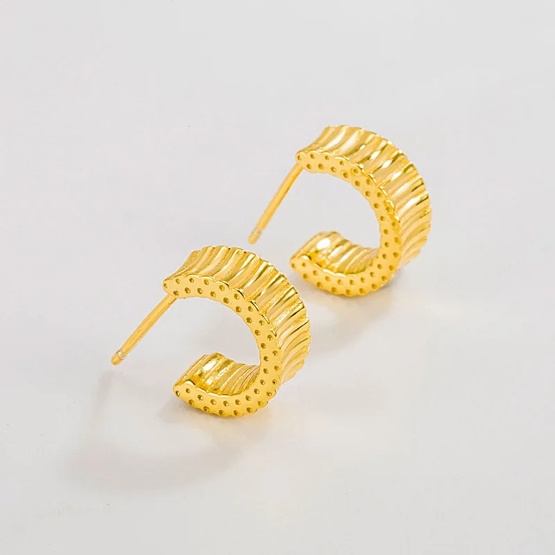 

Женские серебряные серьги в форме складок