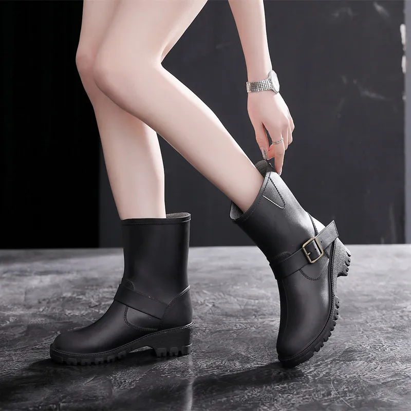 

New Leisure Rain Boots Women Low-Heeled Round Toe Shoes Waterproof Middle Tube Rain Boots Chaussures Femmes Women Shoes d34