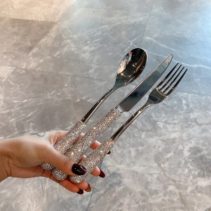 

Kitchen,Dining & Bar