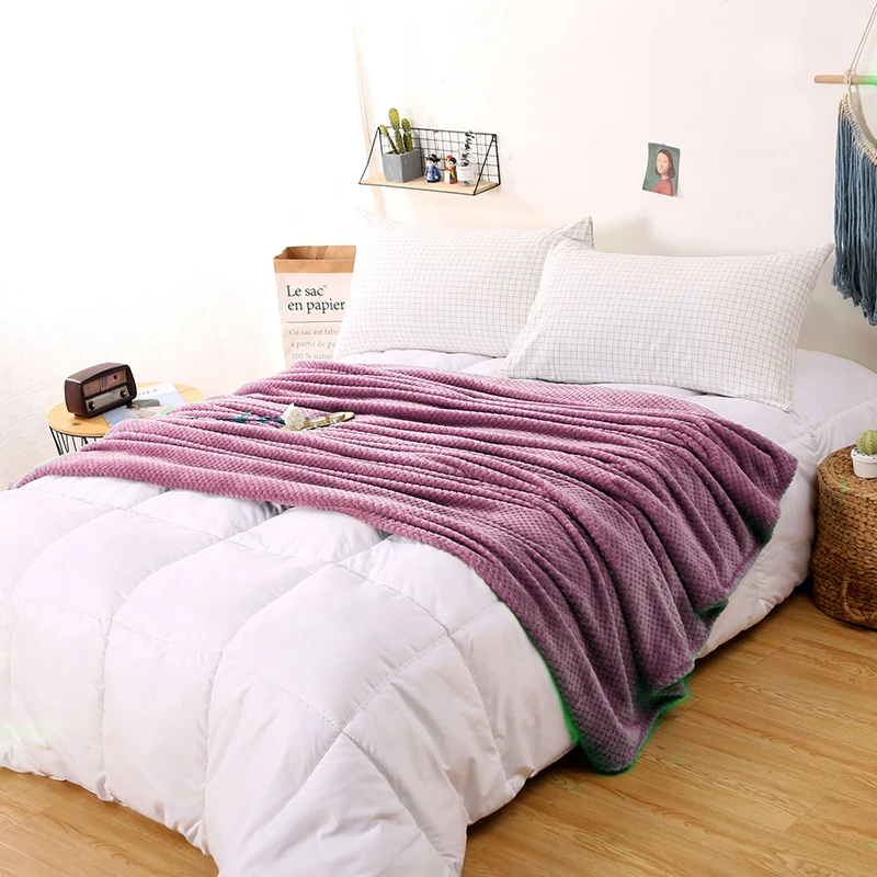 Супермягкое одеяло из кораллового флиса толстое однотонное для дивана и кровати