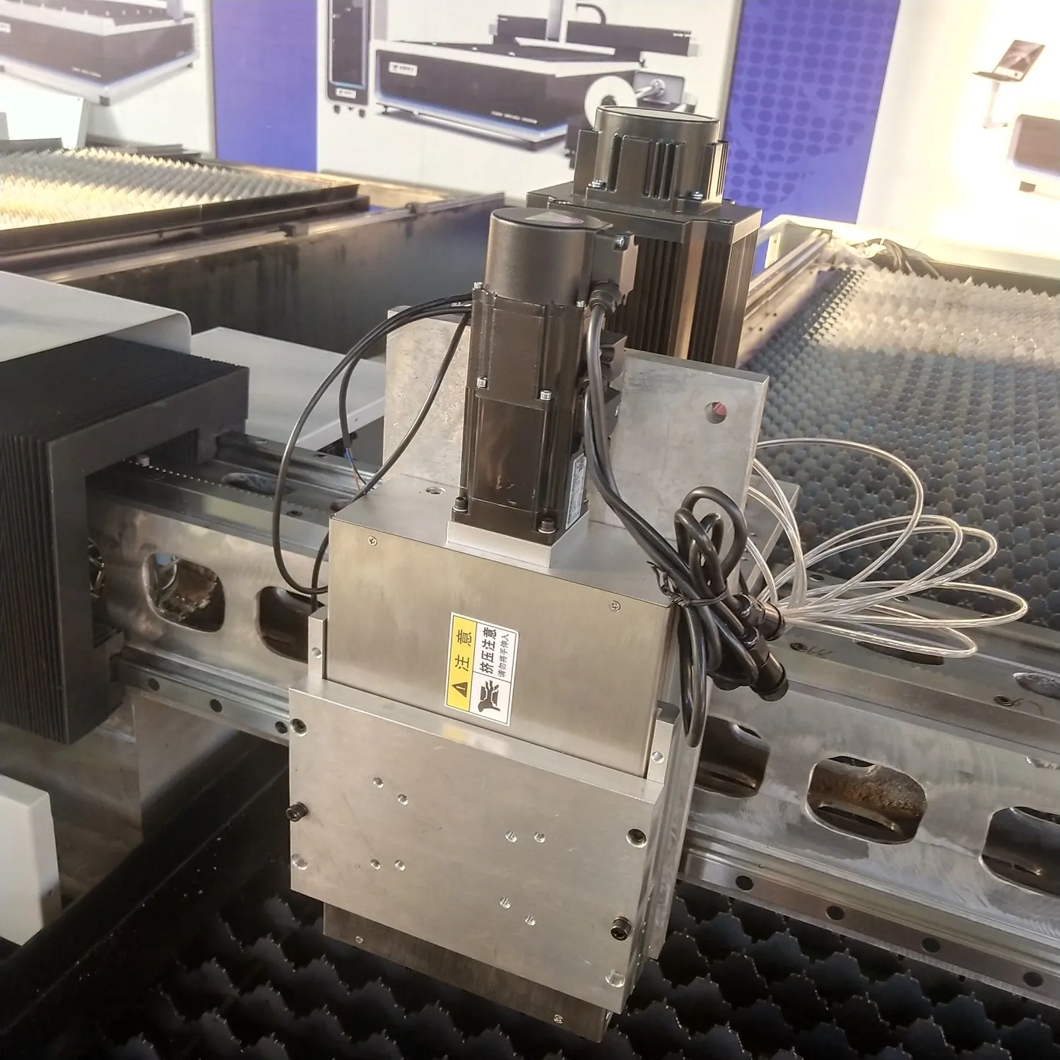 CNC углерода/Нержавеющая сталь Гальванизированный алюминий волокна станок для