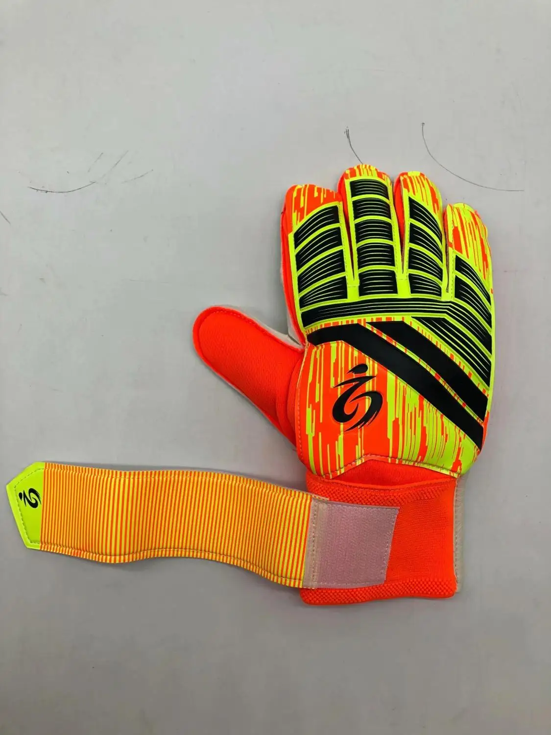 Профессиональные перчатки вратаря из плотного латекса с защитой 5 пальцев для