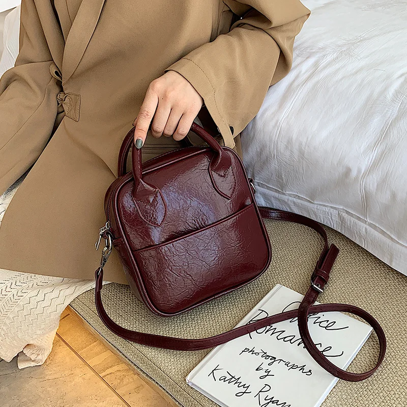 Женская сумка мессенджер из искусственной кожи однотонная маленькая через плечо