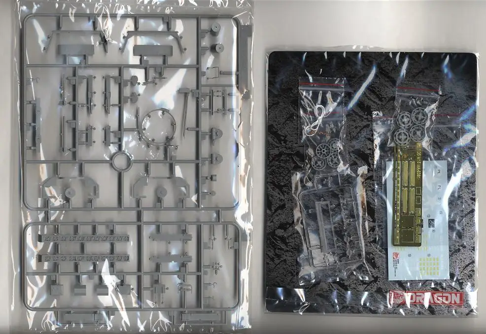 Модель из пластика DRAGON 6381 1/35 M16 для разных моделей каретки пистолета