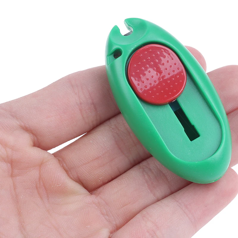 

Needle Threader with Thread Cutter for Needlework Accessories Random Color 1pc