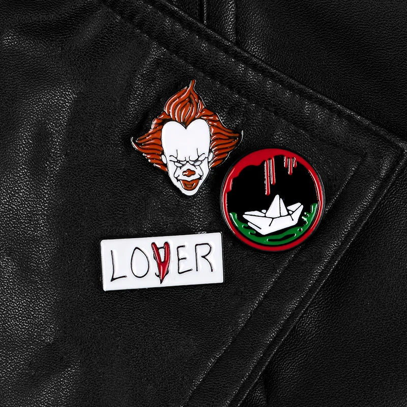 Эмалированная брошь в виде страшного клоуна с буквами LOVER Round Dripping готический