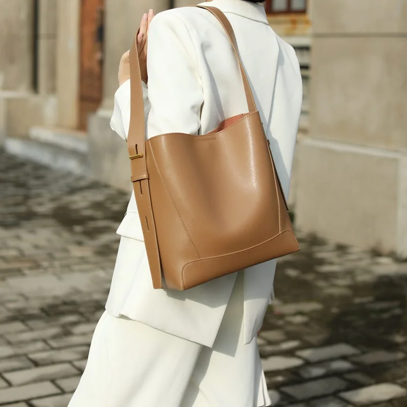 

BRIGGS New 2022 Genuine Leather Women's Shoulder Bag Fashion Bucket Messenger Bags Simple All Match High Quality Female Handbag