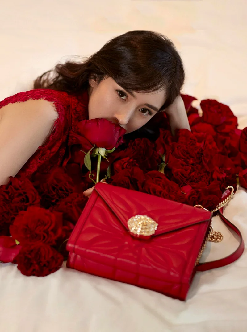 

2021 summer new women's slant span bag chain bag shoulder bag designer trend Camellia chain red