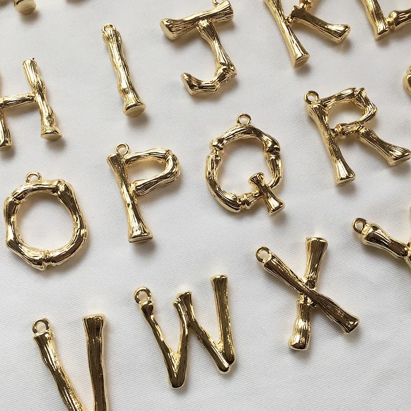 

Gold 26 Letter Pendant Women Vintage Necklace Alloy Luxury Exquisite Ladies Clavicle Chain Elegant Valentine Day Gift Jewelry