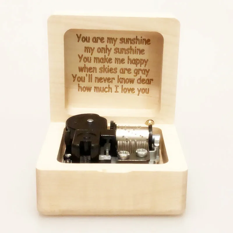 Музыкальная шкатулка ручной работы с гравировкой под заказ деревянная