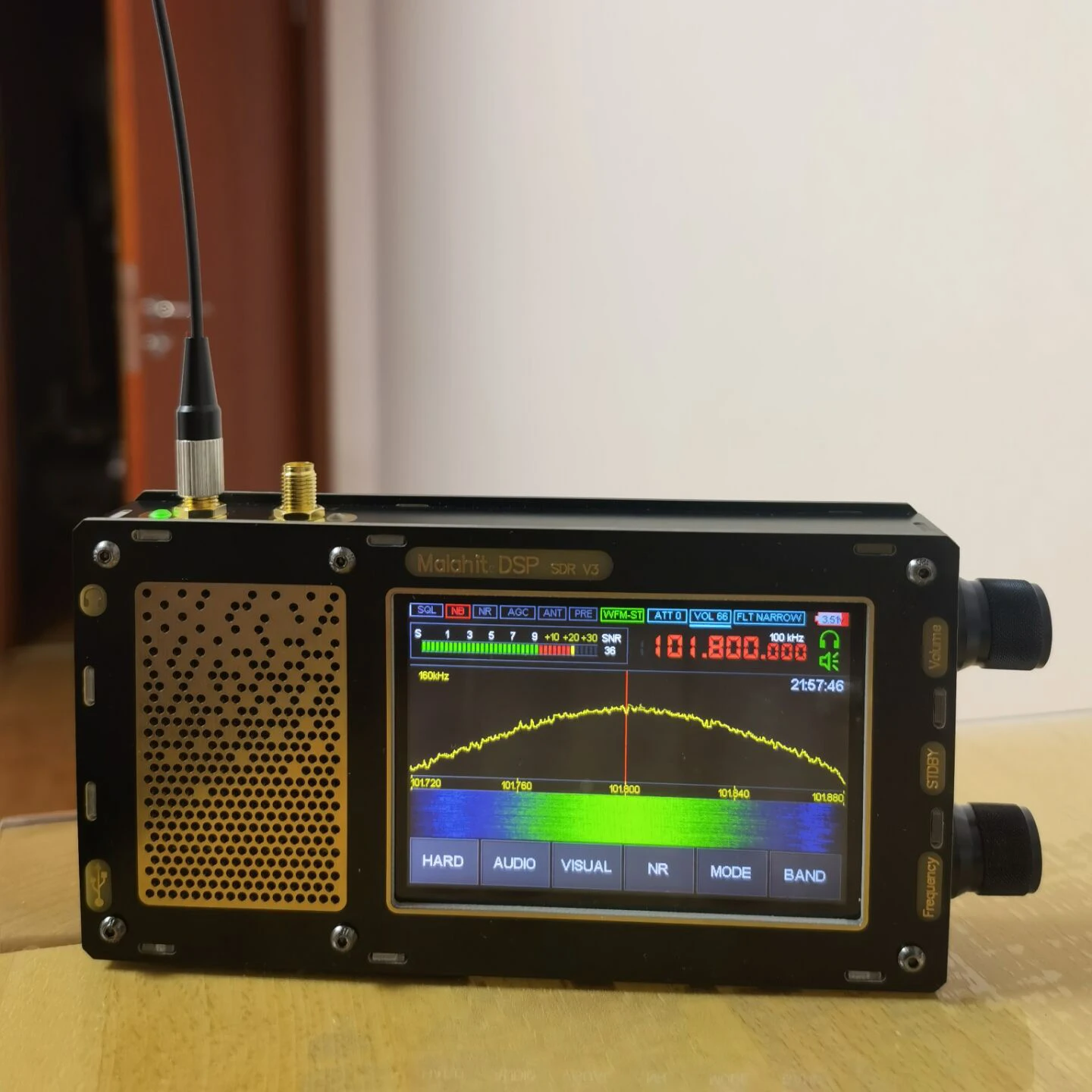 

Портативный приемник SDR 50 кгц-2 ГГц 1,10c Malahit-DSP