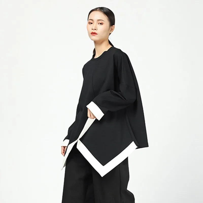 Женская футболка с круглым вырезом рукавом летучая мышь и асимметричным подолом