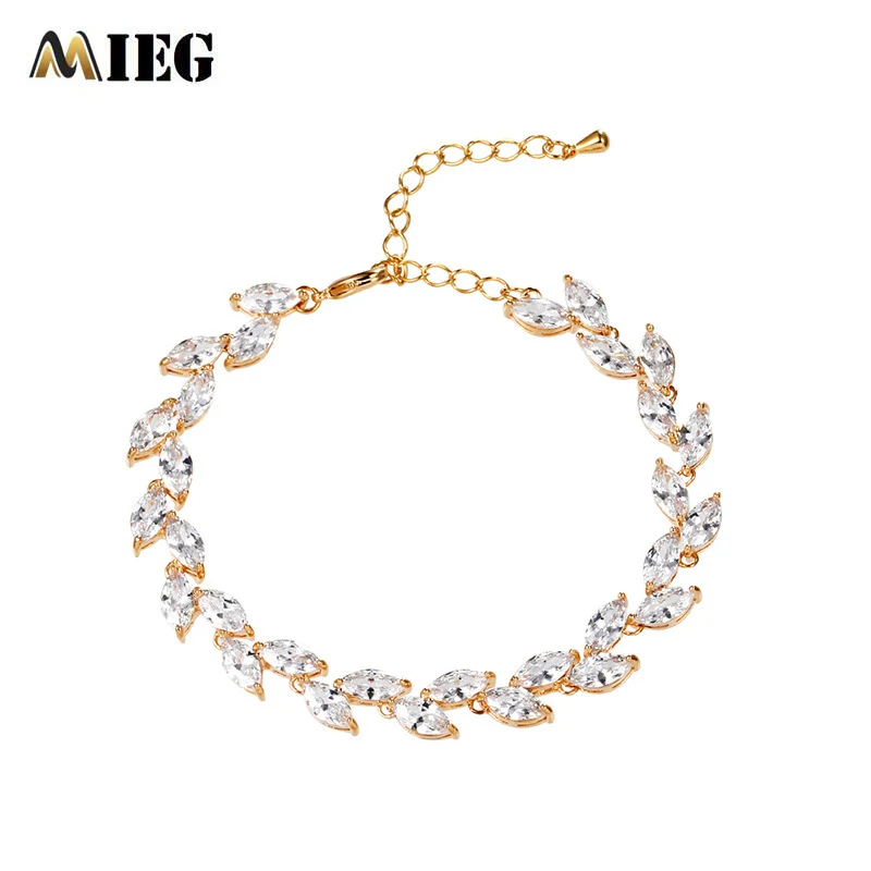 Женские трендовые браслеты с фианитом дизайнерские золотого цвета