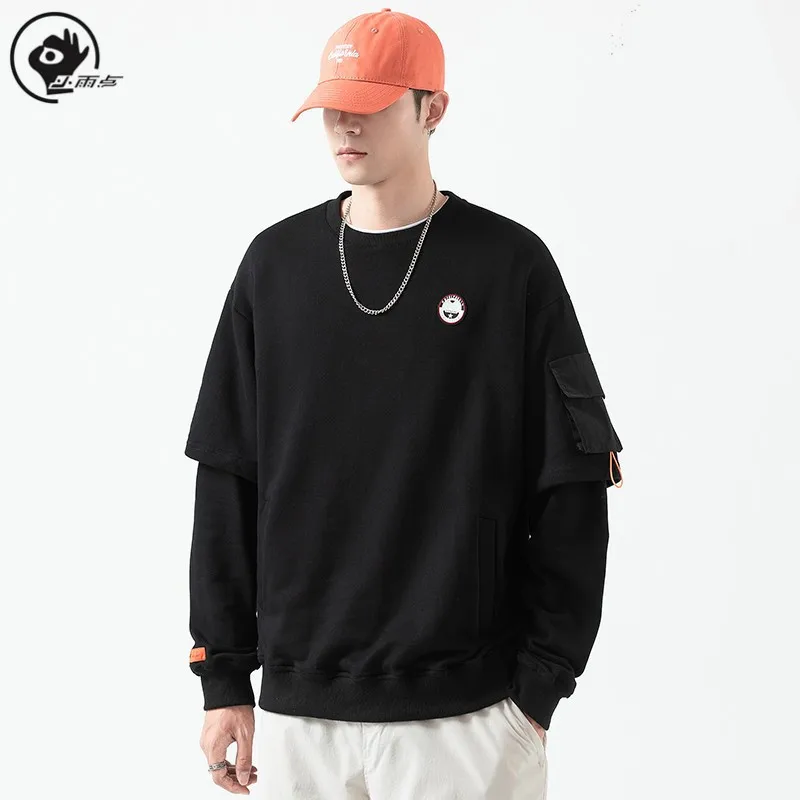 

Hoodies & Sweatshirts