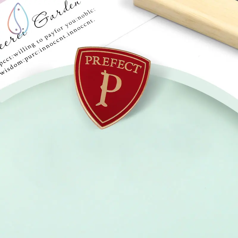 Продемонстрируйте свой статус с этой идеальной брошью в виде Гриффиндора! |