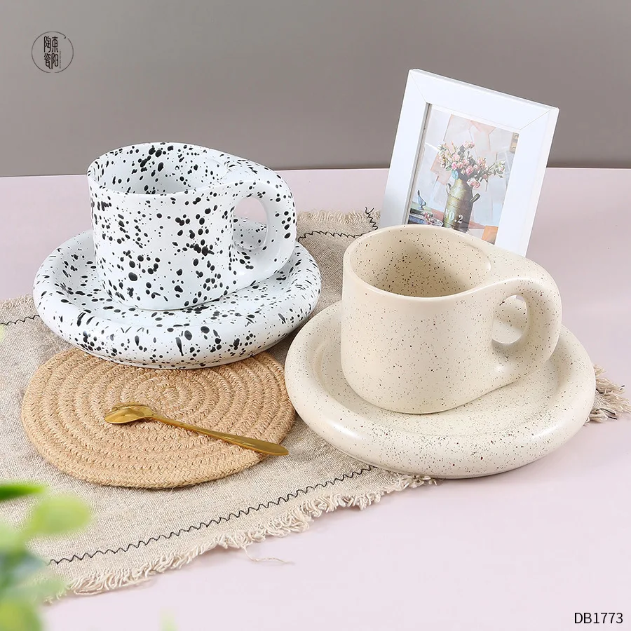 

Japanese Retro Tea Cups Porcelain Coffee Cup Stoneware Simple Modern Handmade Cup Breakfast Mug Strawberry Milk Tasse Expresso C