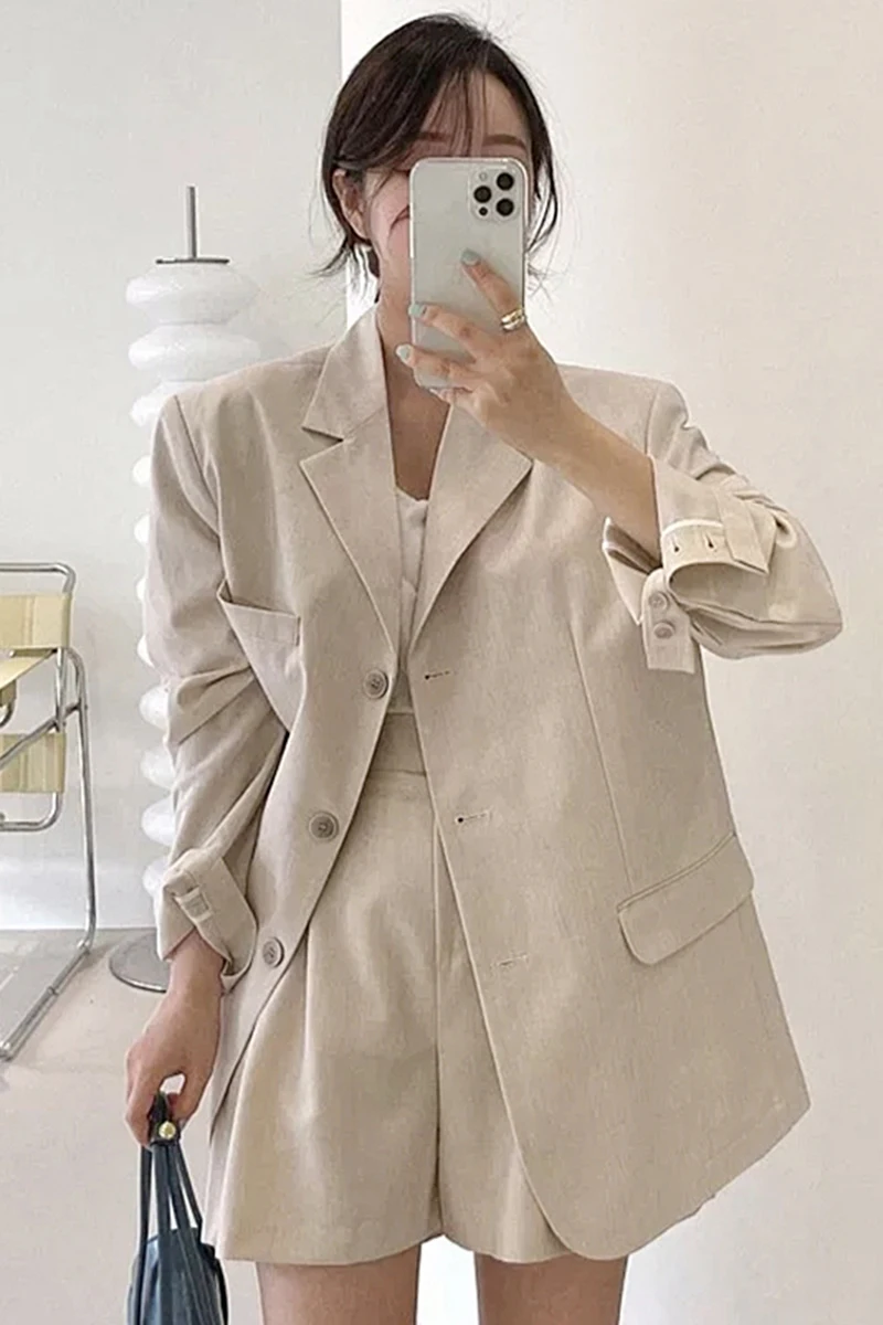 

Korean version of French temperament lapel loose thin suit jacket + high waist wide leg slacks shorts suit