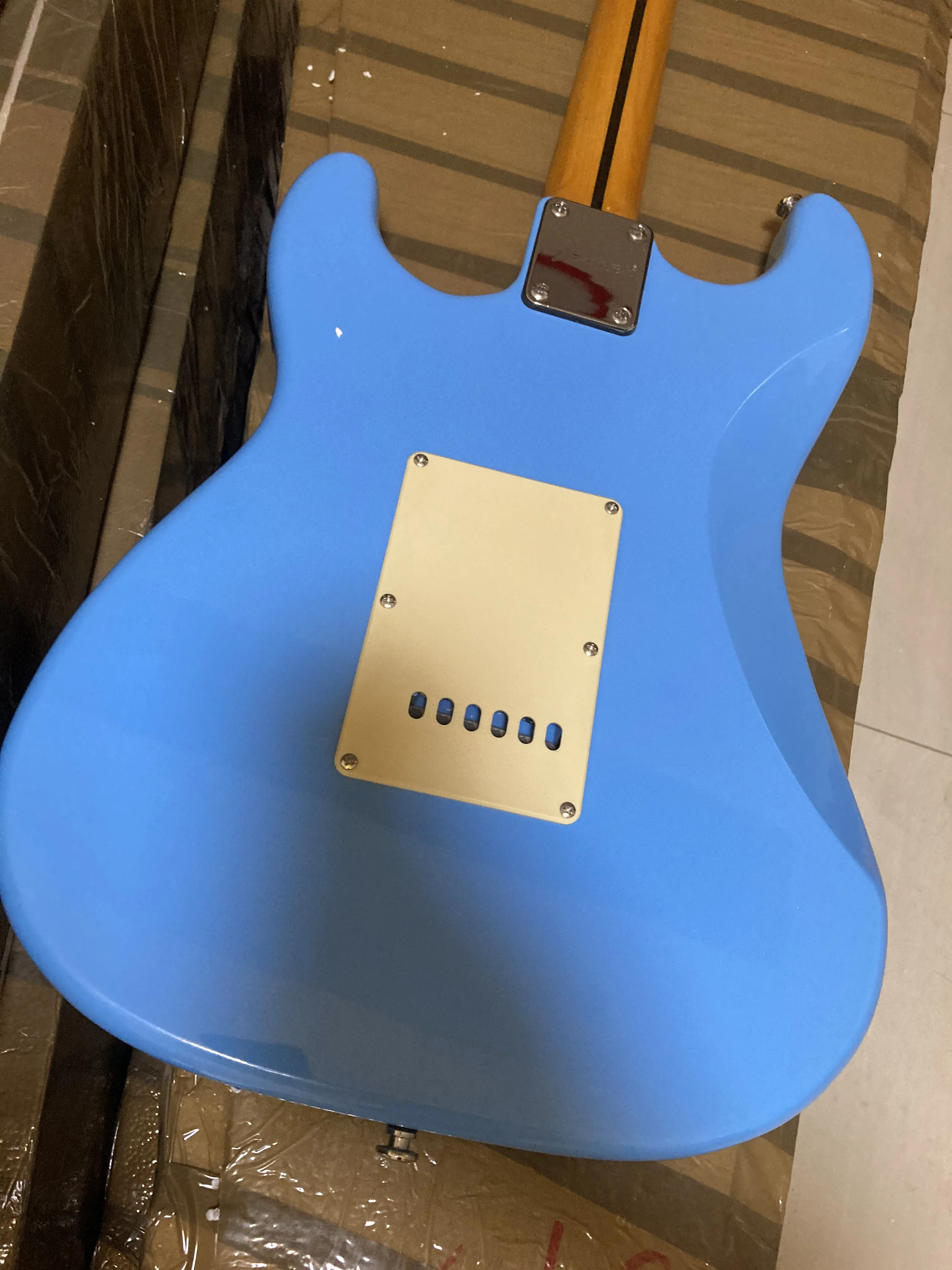 Stratocaste-r custom body 6 string Rosewood fingerboard электрическая гитара в наличии | Спорт и