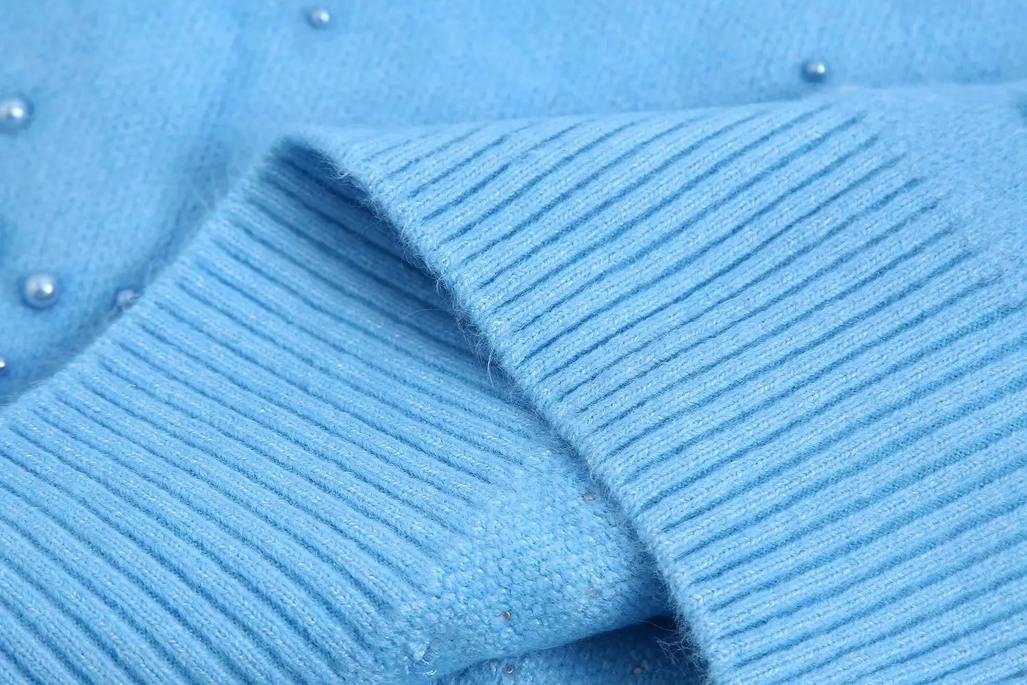 Женский вязаный свитер с бусинами и высоким воротником Синий Свитер оверсайз