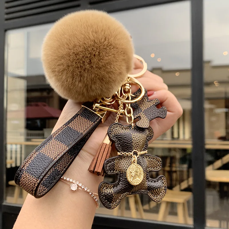 

Luxury Leather Bear Keychain Ttassel Fur Ball Luggage Accessories Cartoon Fashion Lladies Car Key Pendant Clothes Bag Charm
