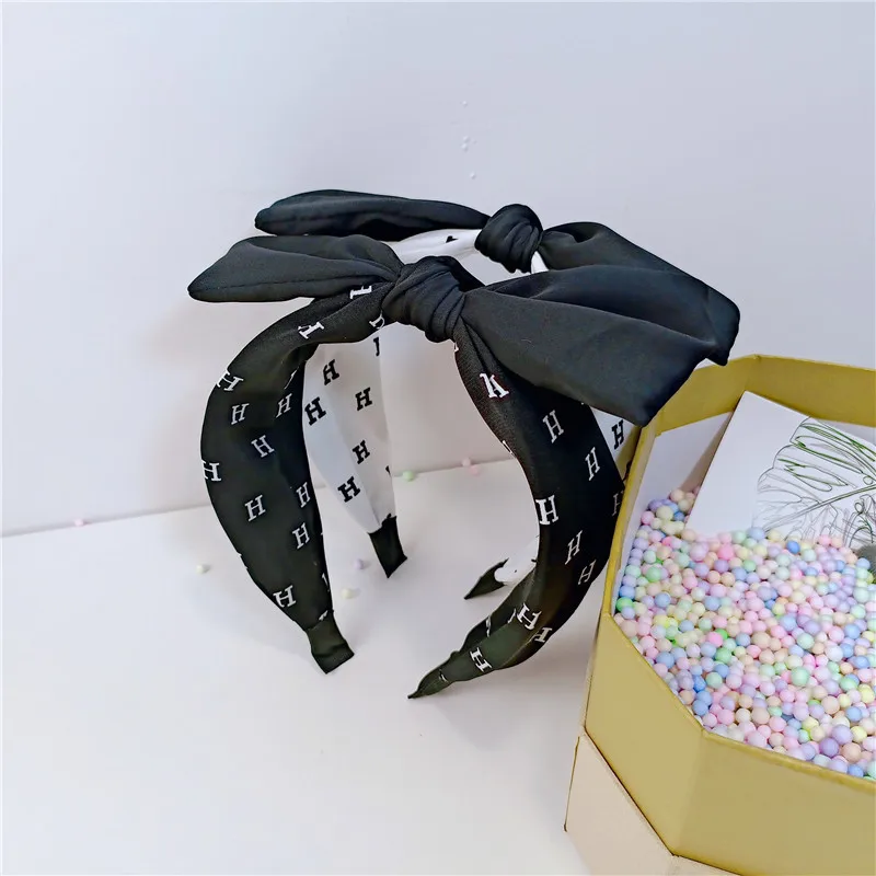 

South Korea's New Fabric Knotted Hair Band Wide-brimmed Big Bow Headband Women's Wild Face Wash Hair Out Card