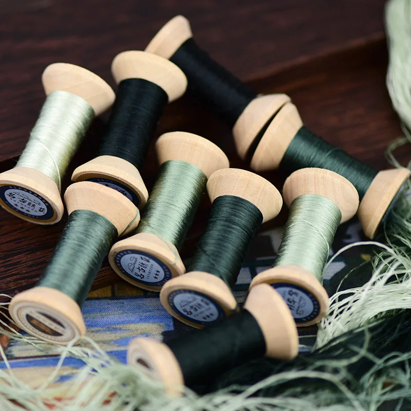 

Hand-embroidered embroidery thread / silk thread / wrapped silk silk embroidery thread / hand-embroidered spool /scallion green