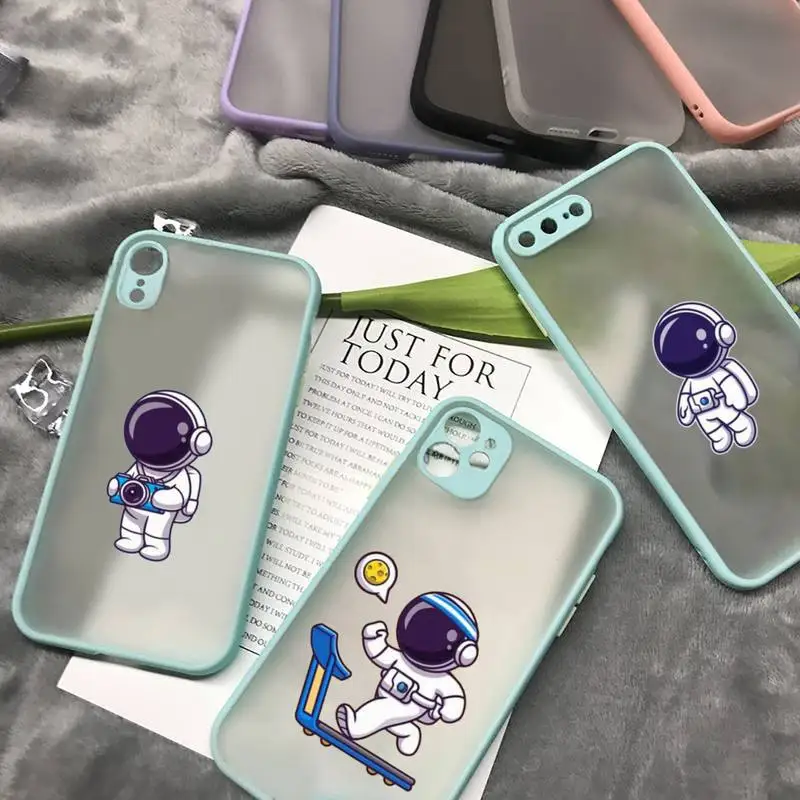 

Cute Astronaut Hand Phone Case for iPhone 13 12 XS 11 pro max mini se2020 7 8 plus X XR color blue matte transparent funda