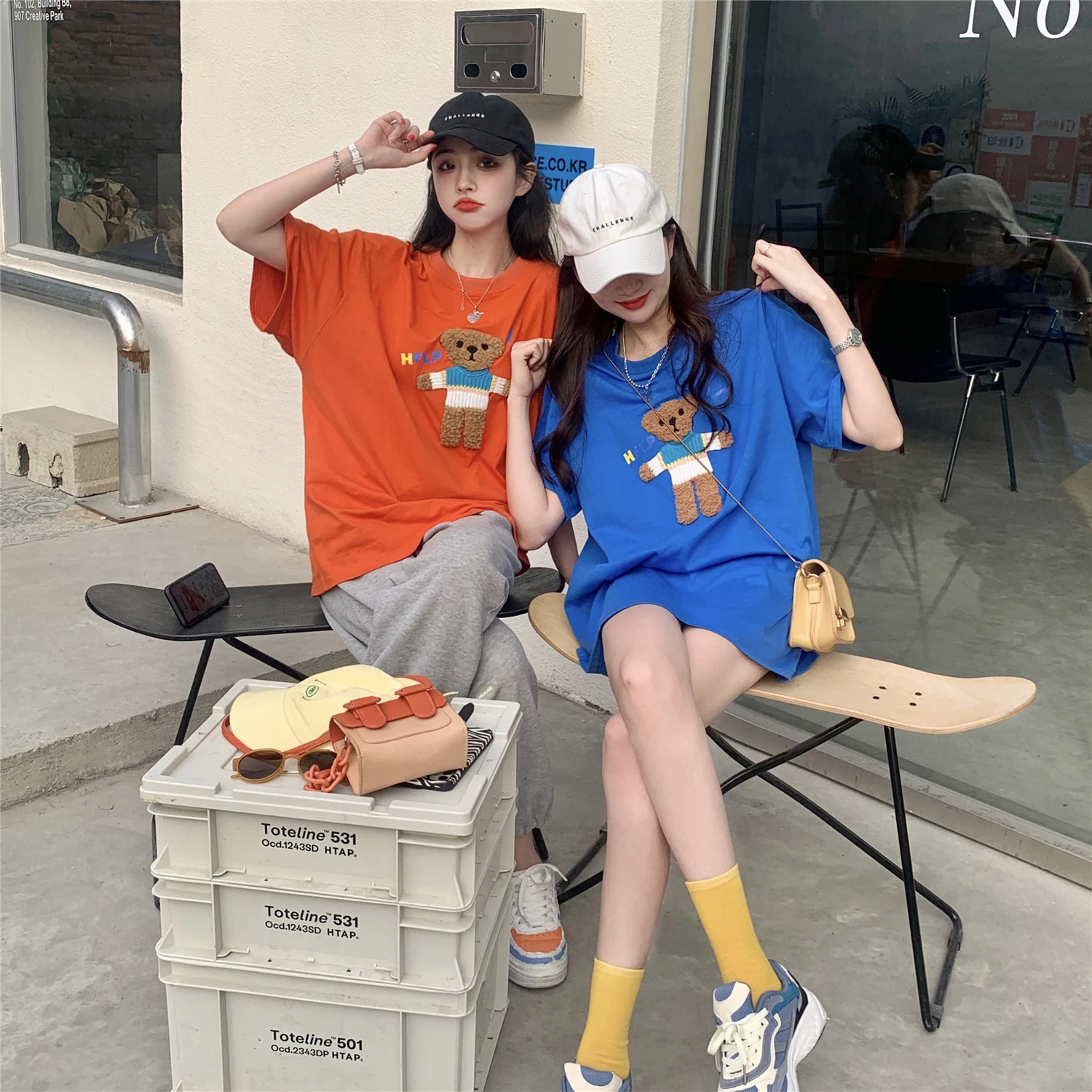 

Летняя Дизайнерская футболка с коротким рукавом с принтом медведя, женские свободные топы средней длины, Милая женская футболка в студенче...