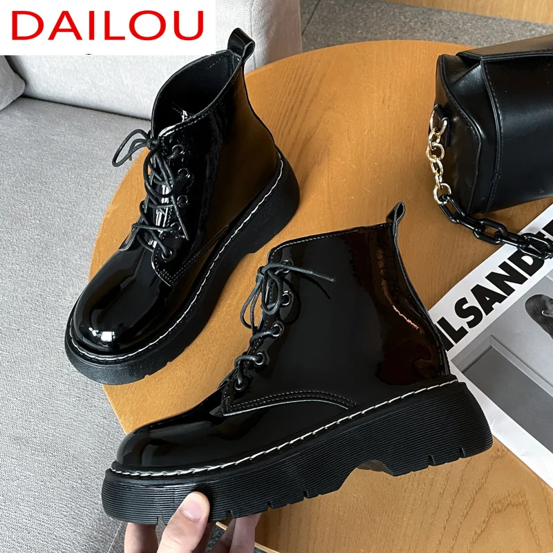 

Зимние плюшевые женские ботильоны, модные мотоциклетные ботинки на шнуровке, на молнии, черные короткие прогулочные ботинки, увеличивающие...