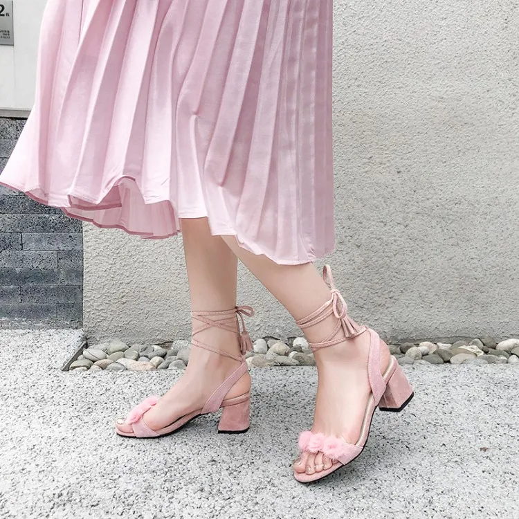 Сандалии женские на высоком каблуке босоножки оверсайз с меховым помпоном