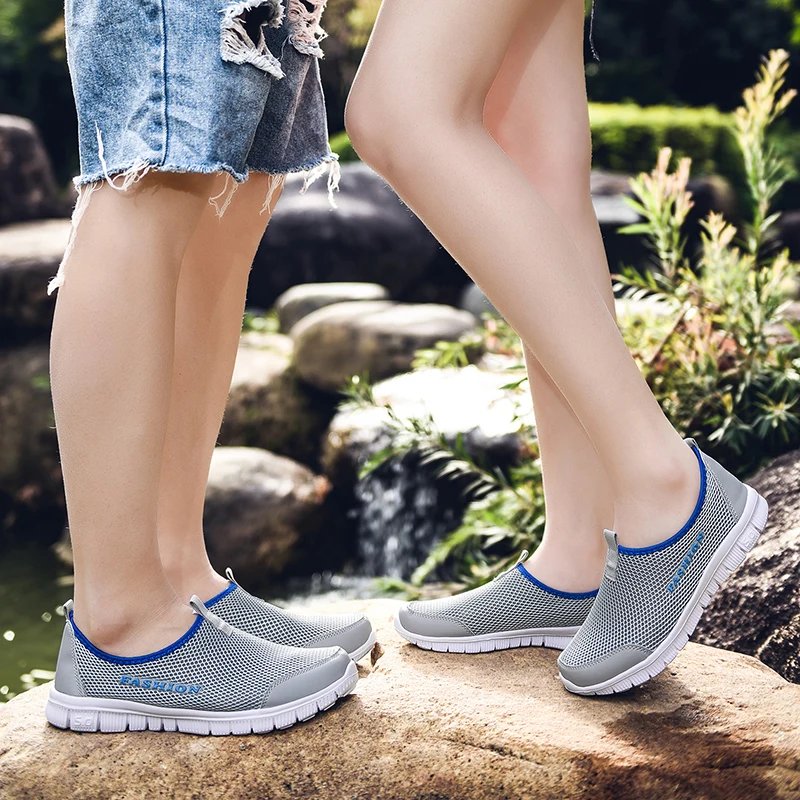 

2020 Summer Men Shoes Breathable Lightweight Mesh Men Casual Shoes Beach Water Lovers Shoes Sneakers Men Tenis Masculino Adulto